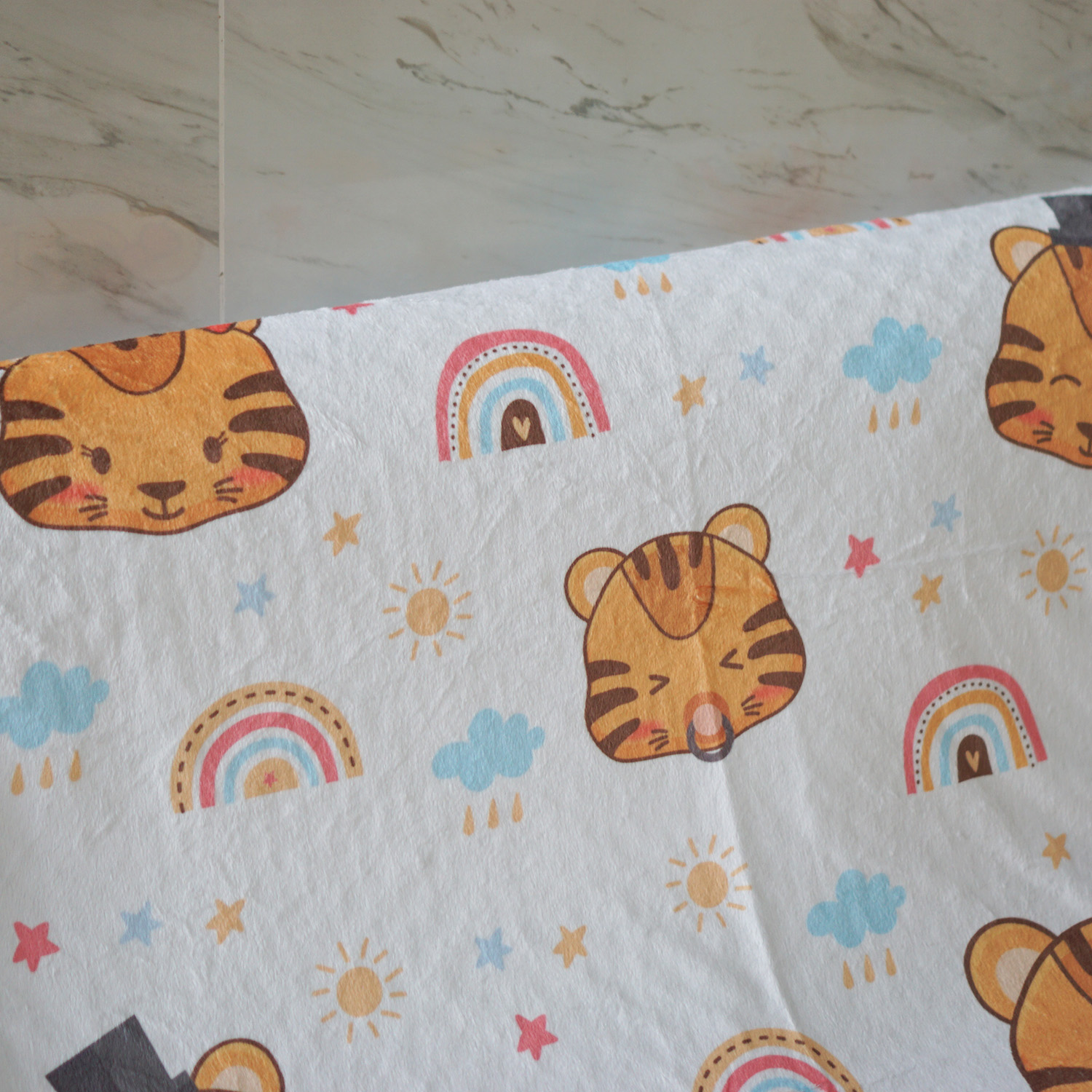ผ้าห่ม Minky ลาย Tiger เสือ 75x100cm แบบปักชื่อ ด้านหลังสีชมพู