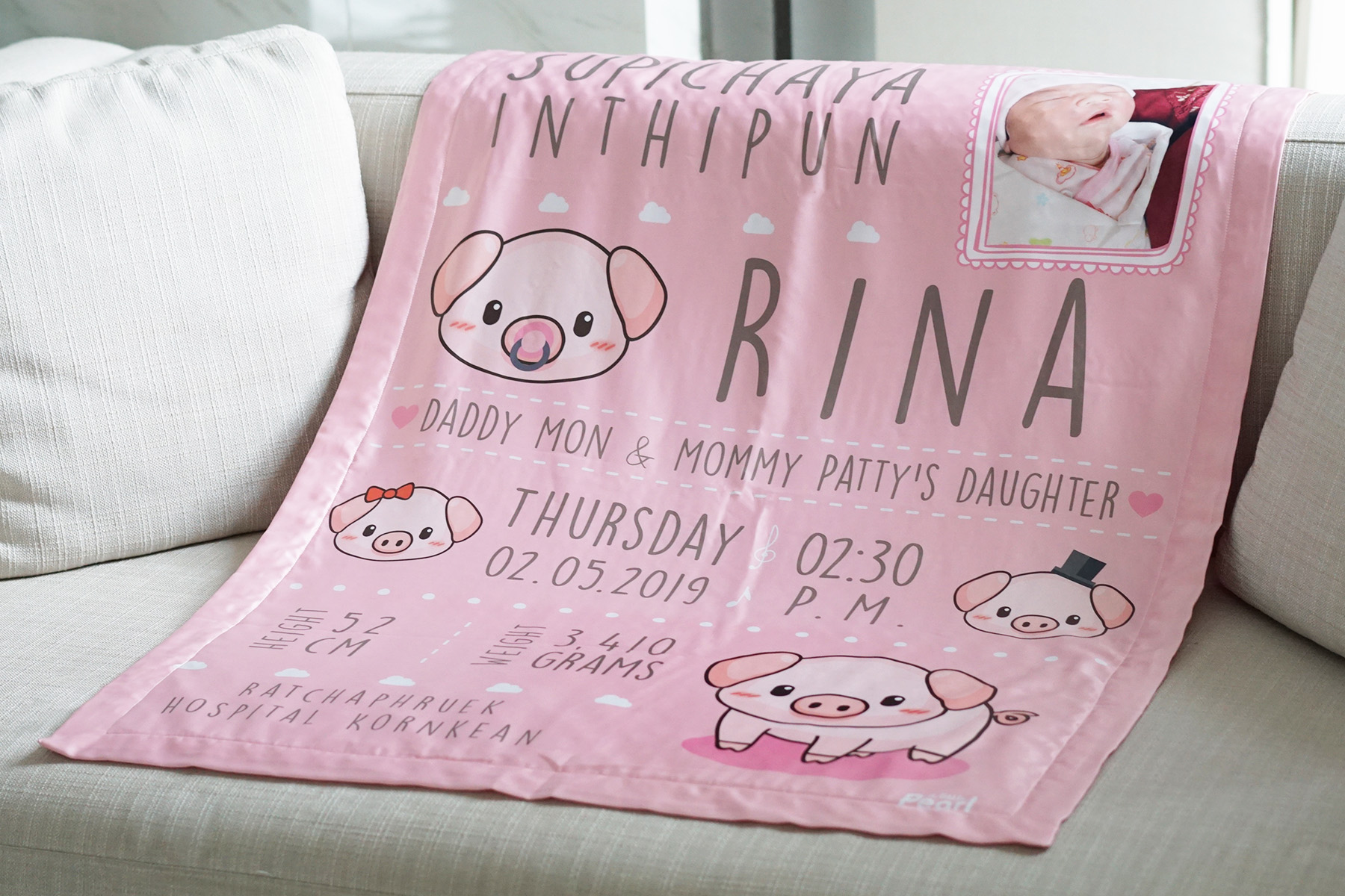 ผ้าห่ม ใส่ประวัติแรกเกิด ลายหมู สีชมพู + รูปถ่าย - Pink