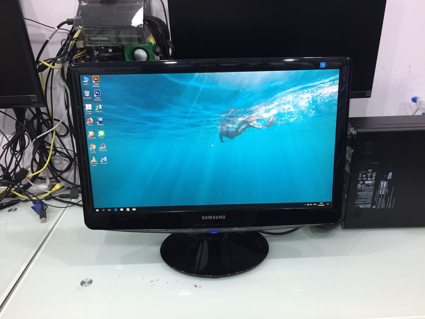 23" Full HD SAMSUNG B2330