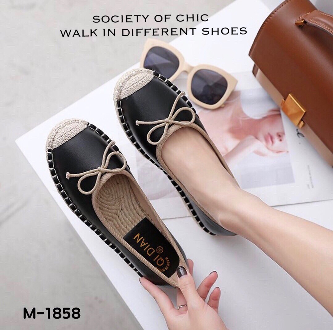 รองเท้าคัทชูหัวปอทรงสวม (สีดำ)