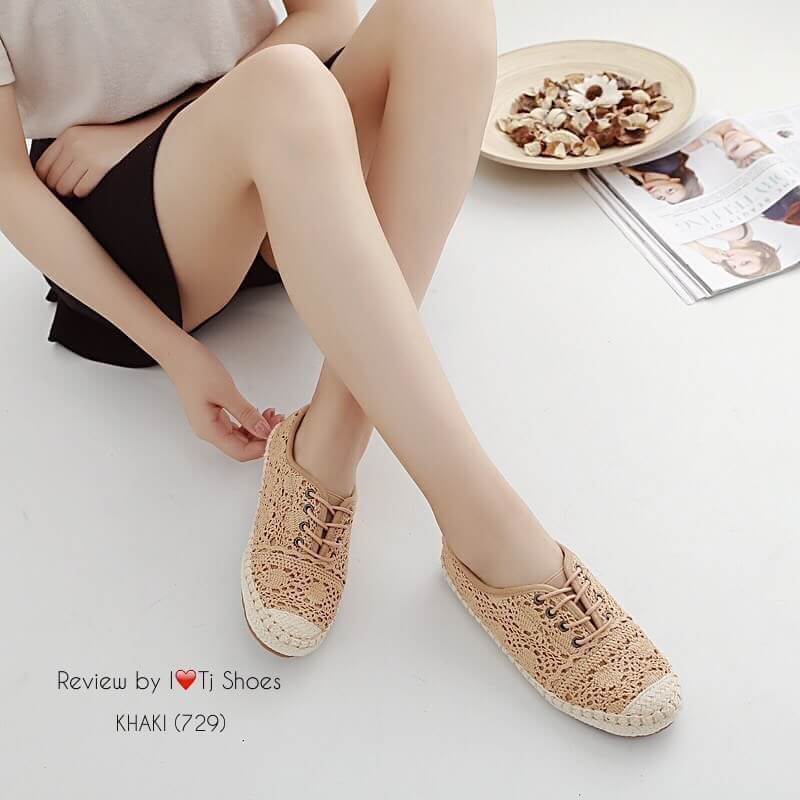 รองเท้าผ้าใบลูกไม้สไตล์วินเทจ (สีกรม)