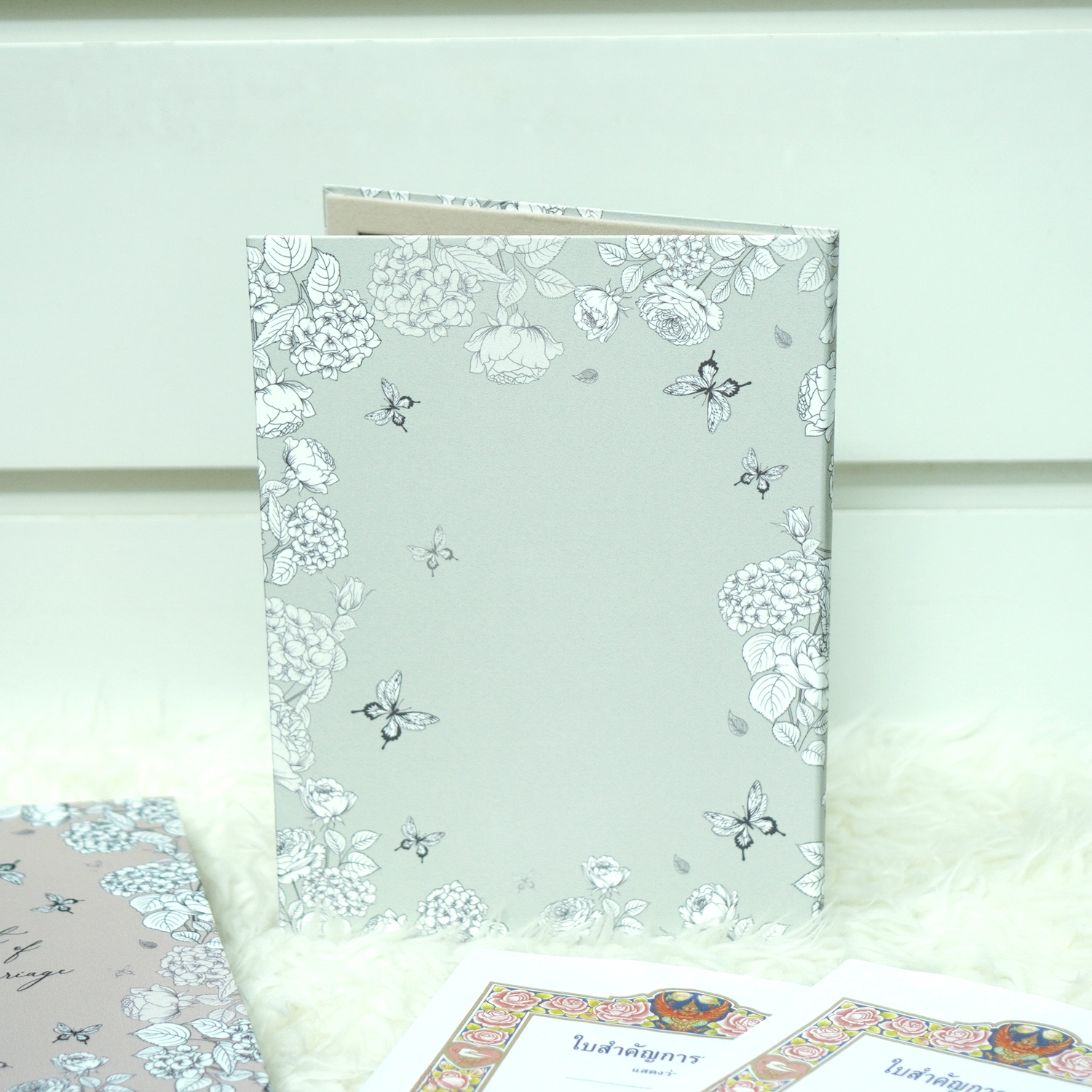 แฟ้มใส่ทะเบียนสมรส แบบพร้อมส่ง ลาย Butterfly Vintage - Green พร้อมข้อความ Certificate of Marriage