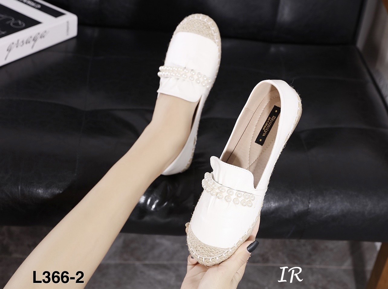 รองเท้าคัทชูแบบสวมแต่งมุก