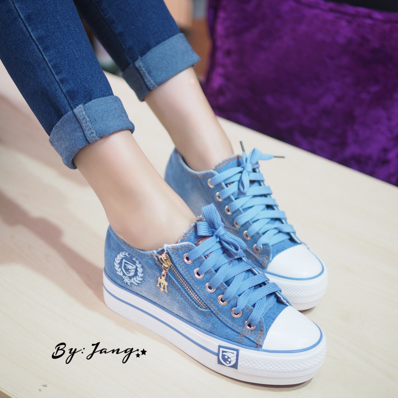 รองเท้าผ้าใบยีนส์ Fred Perry (สียีนส์อ่อน)