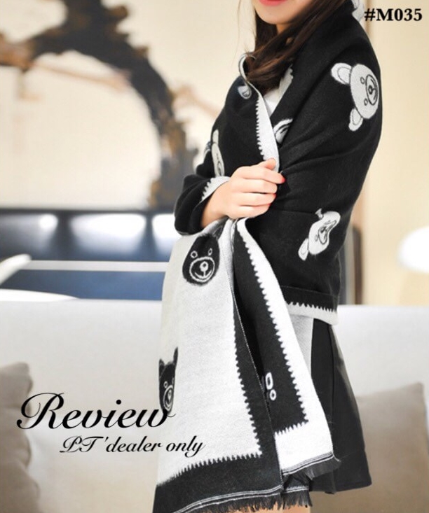 พร้อมส่ง : ผ้าคลุมไหล่ Moschino