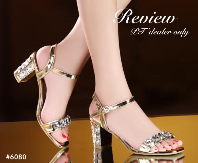 พร้อมส่ง : รองเท้าส้นเพชร Style MIU MIU