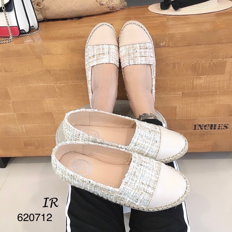 รองเท้าทรงสวมผ้าทวิส (สีครีม)