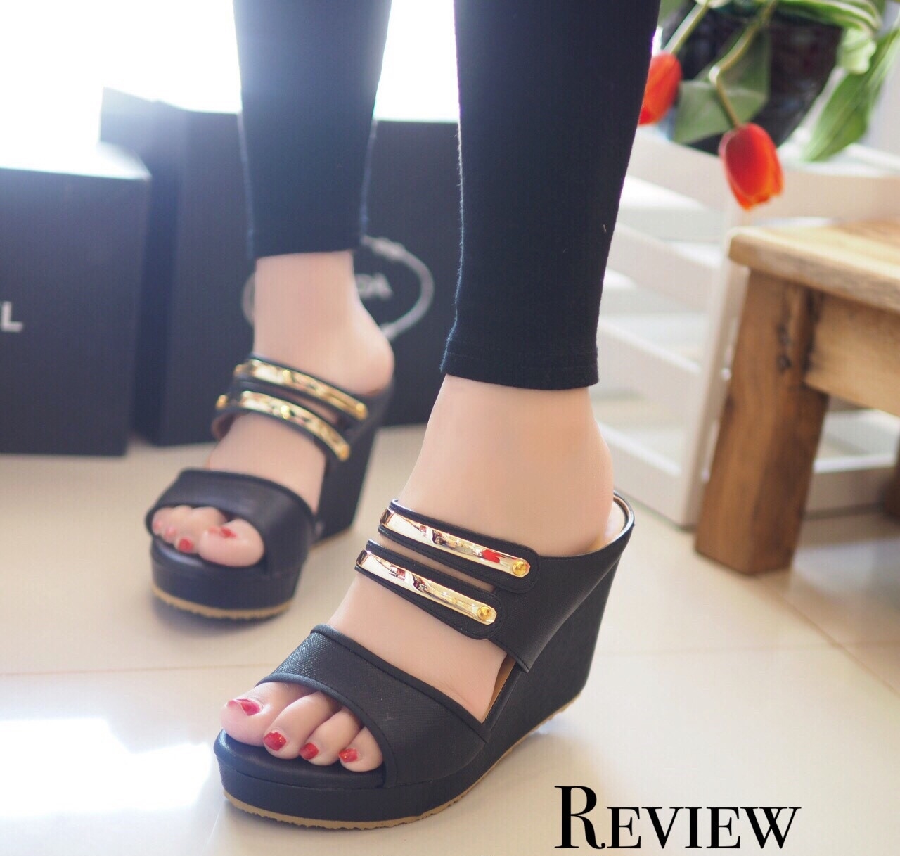 รองเท้าส้นเตารีดคาดทอง Zara Style (สีดำ)
