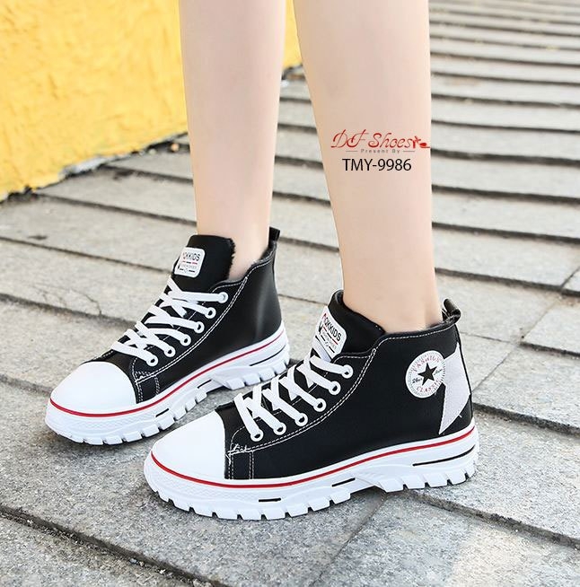 รองเท้าผ้าใบแฟชั่นทรงหุ้มข้อแต่งโลโก้ (สีกากี)