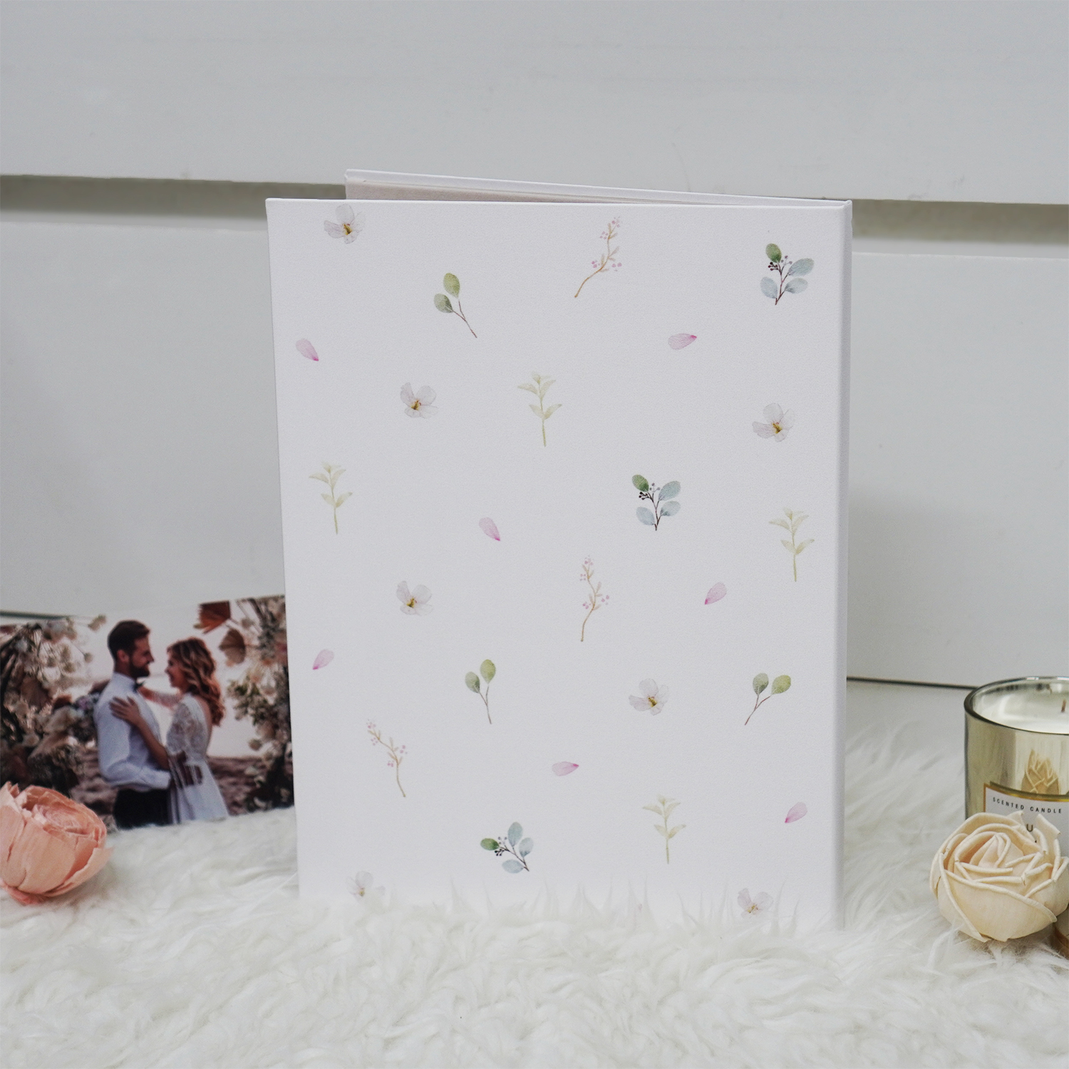 แฟ้มใส่ทะเบียนสมรส แบบพร้อมส่ง ลาย Flower - White พร้อมข้อความ You & Me belong together