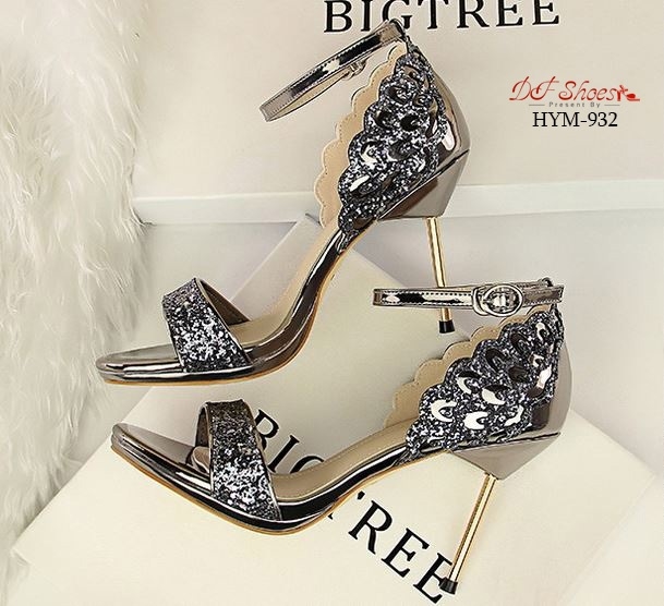 รองเท้าส้นสูงรัดข้อบุกลิตเตอร์ (สีบรอนซ์)