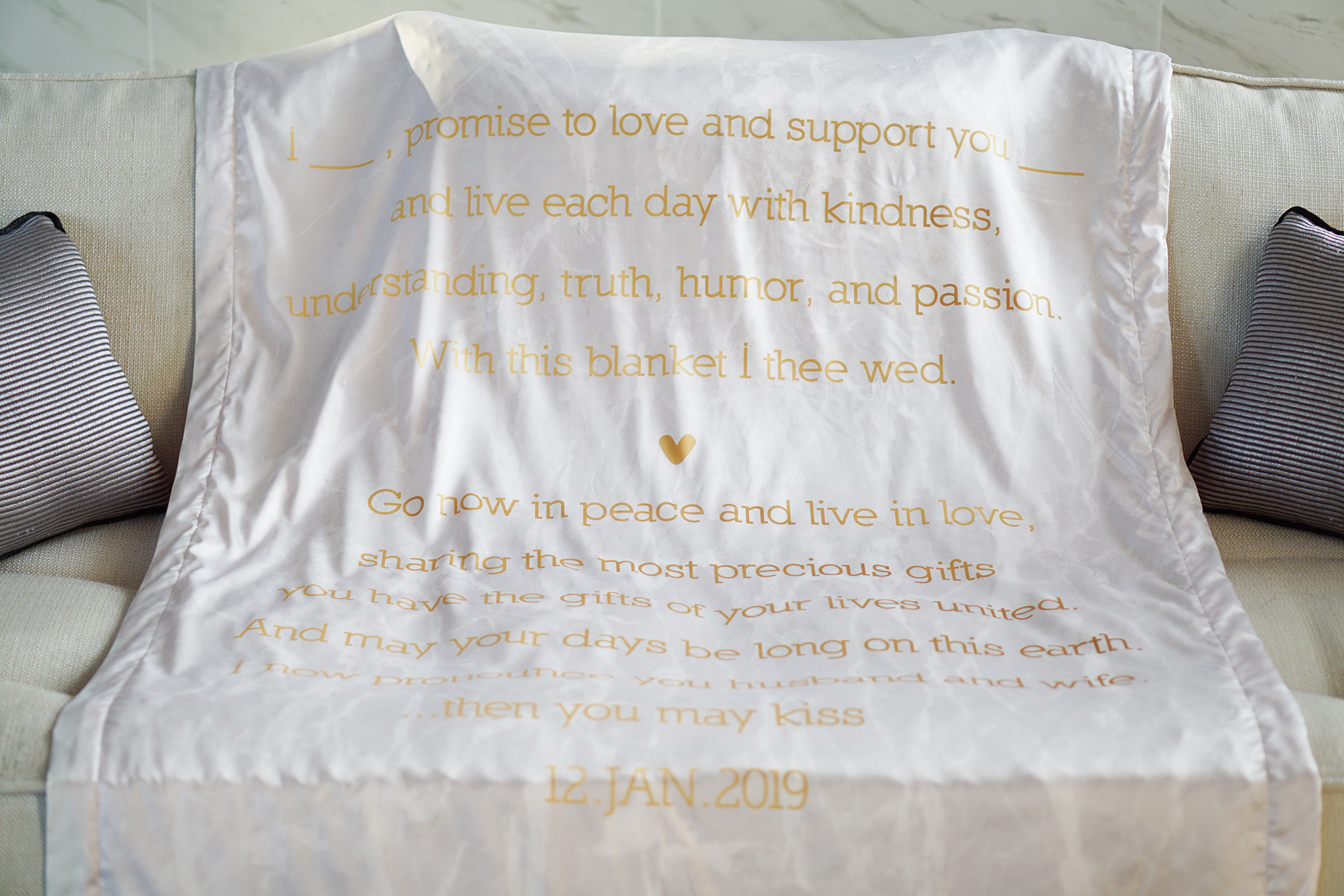 ผ้าห่ม ใส่ชื่อ ลาย หินอ่อนสีเทา - Gold ไซส์ใหญ่ 100x150cm