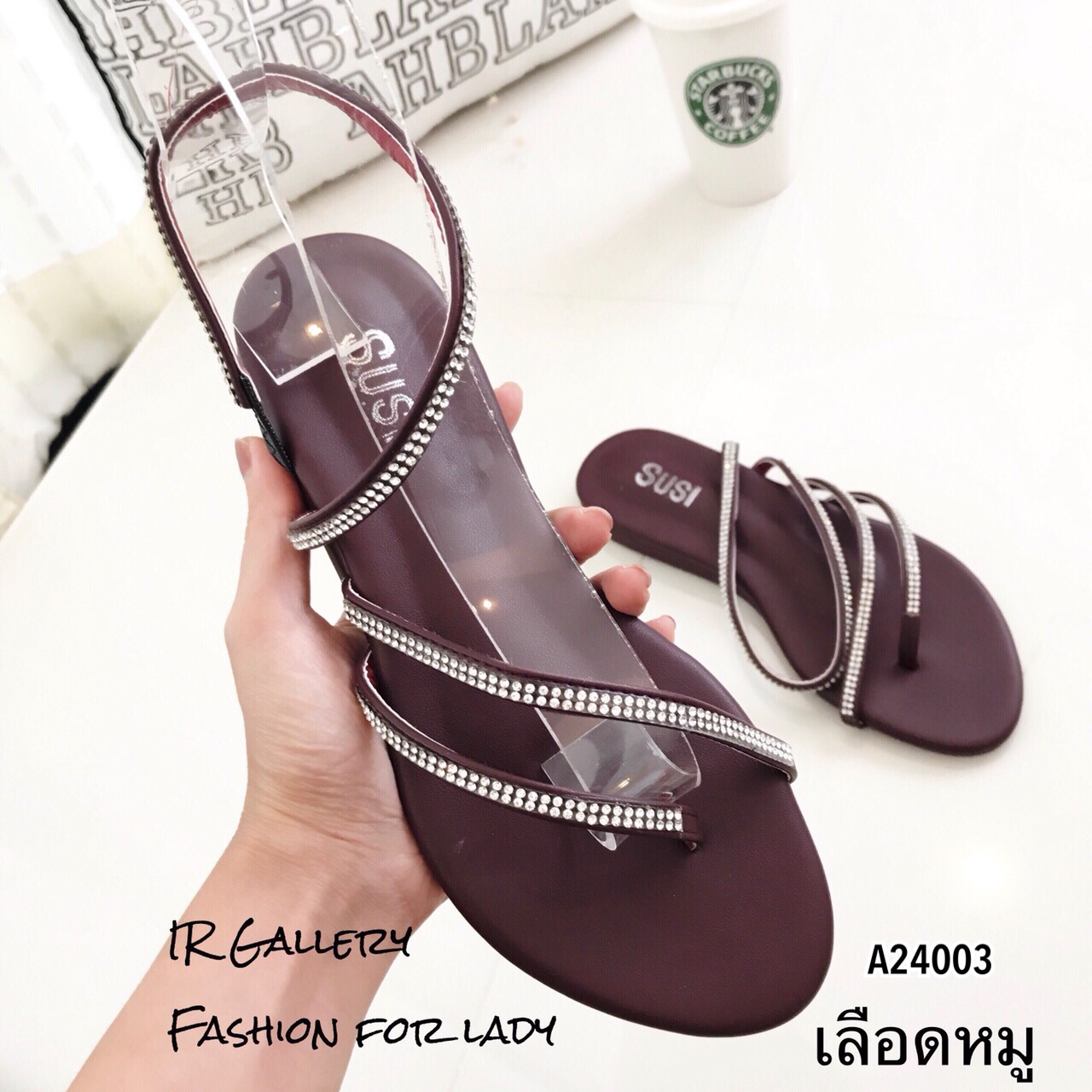 รองเท้าแตะสวมแต่งอะไหล่เพชร (สีดำ)