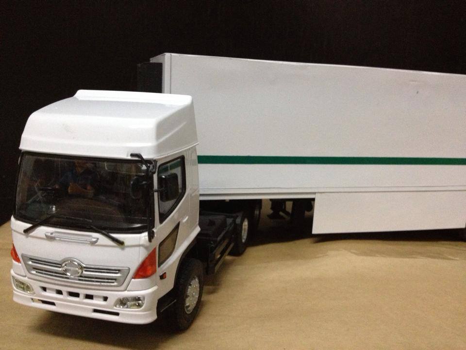 โมเดลรถบรรทุกหัวลากตู้สินค้าจำลอง สเกล 1/32
