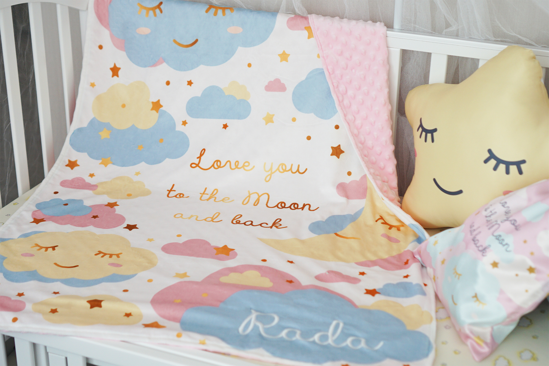 ผ้าห่ม Minky ลาย Moon 75x100cm แบบปักชื่อ ด้านหลังสีชมพู