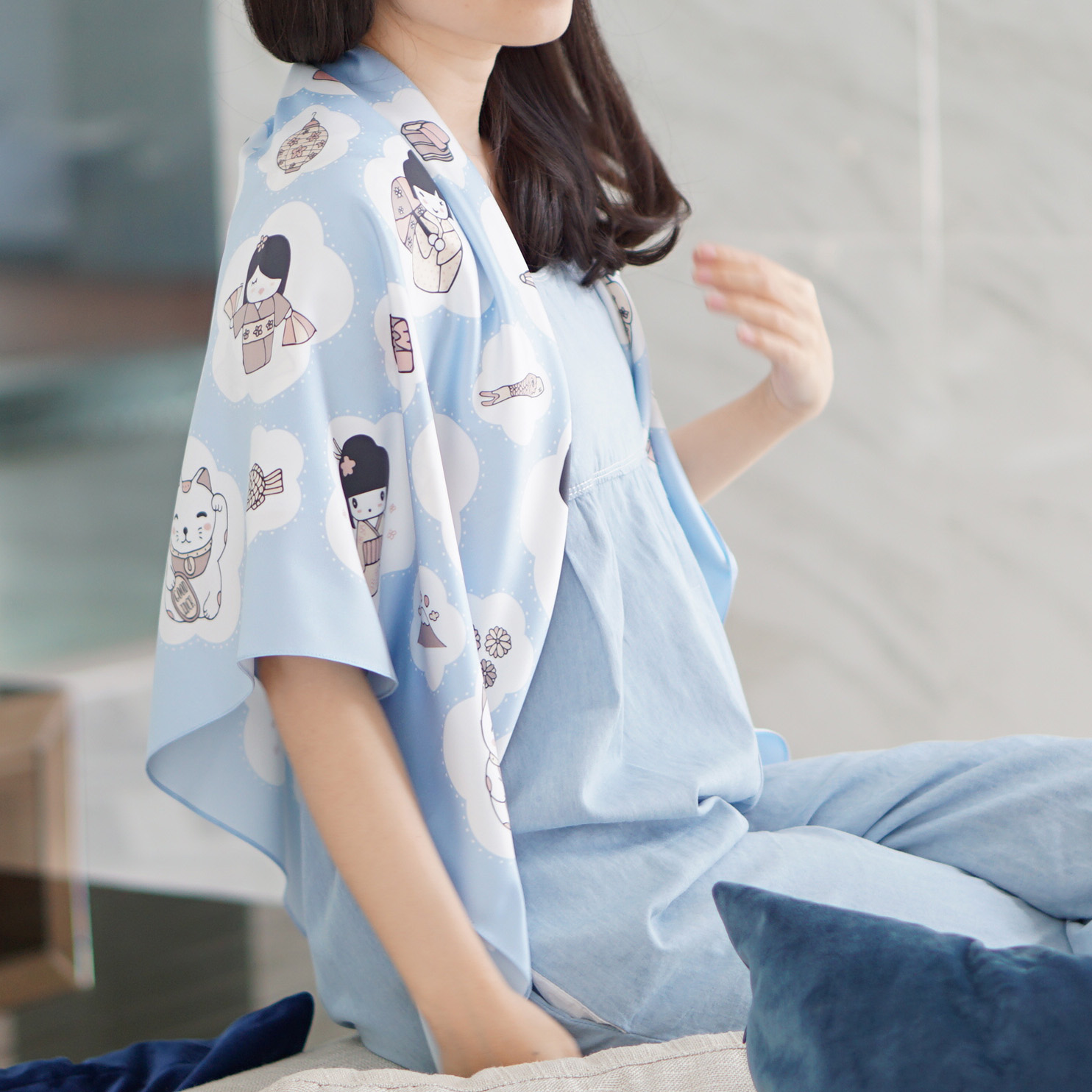 ผ้าพันคอสั่งทำใส่ชื่อ ลาย Japanese Dolls - Blue 02