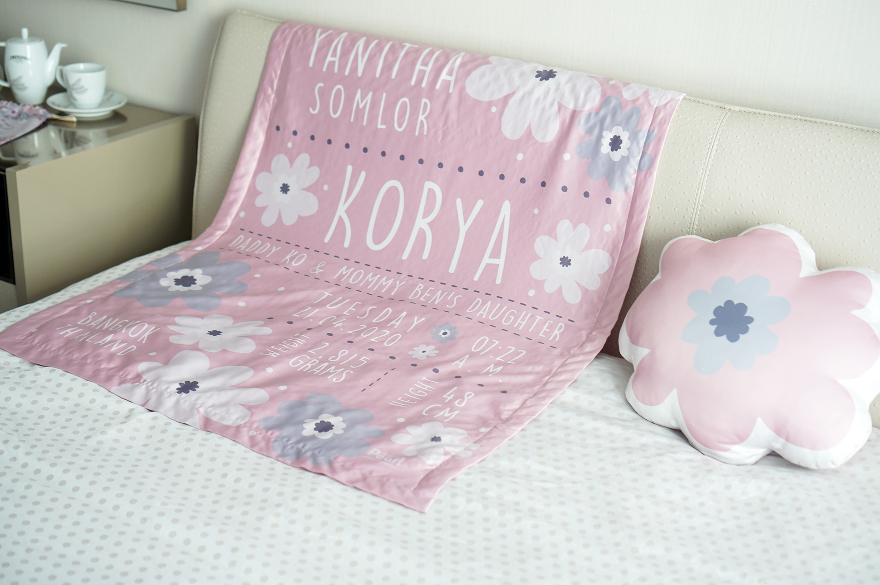 ผ้าห่มสั่งทำใส่ประวัติแรกเกิด Big Flower - Pink