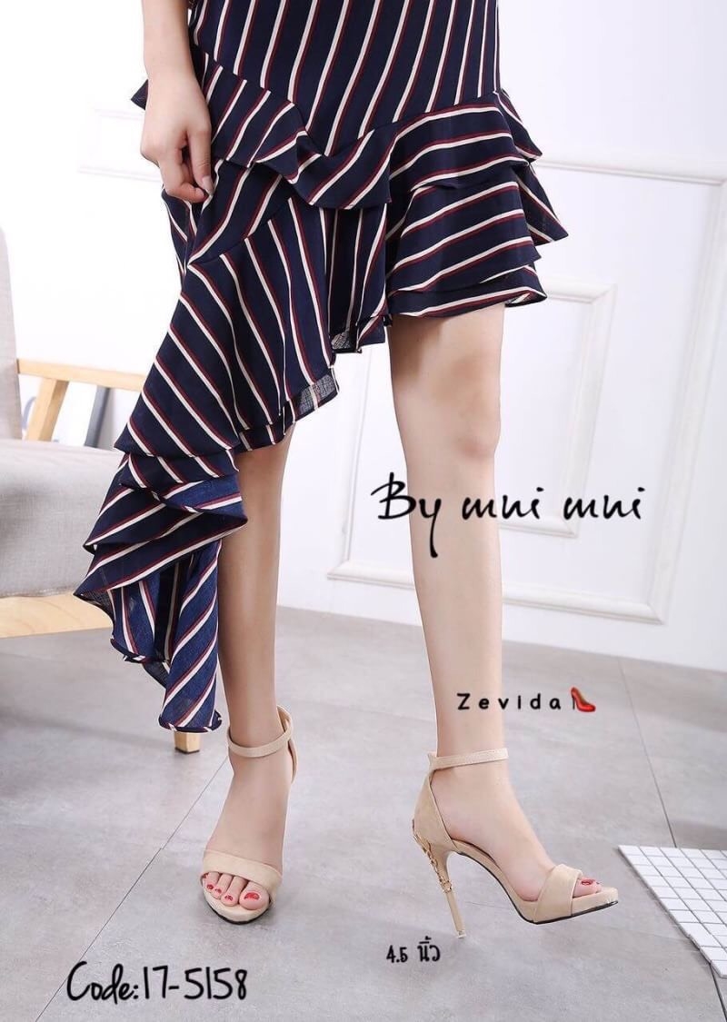 รองเท้าส้นเข็มแต่งอะไหล่ (สีครีม)