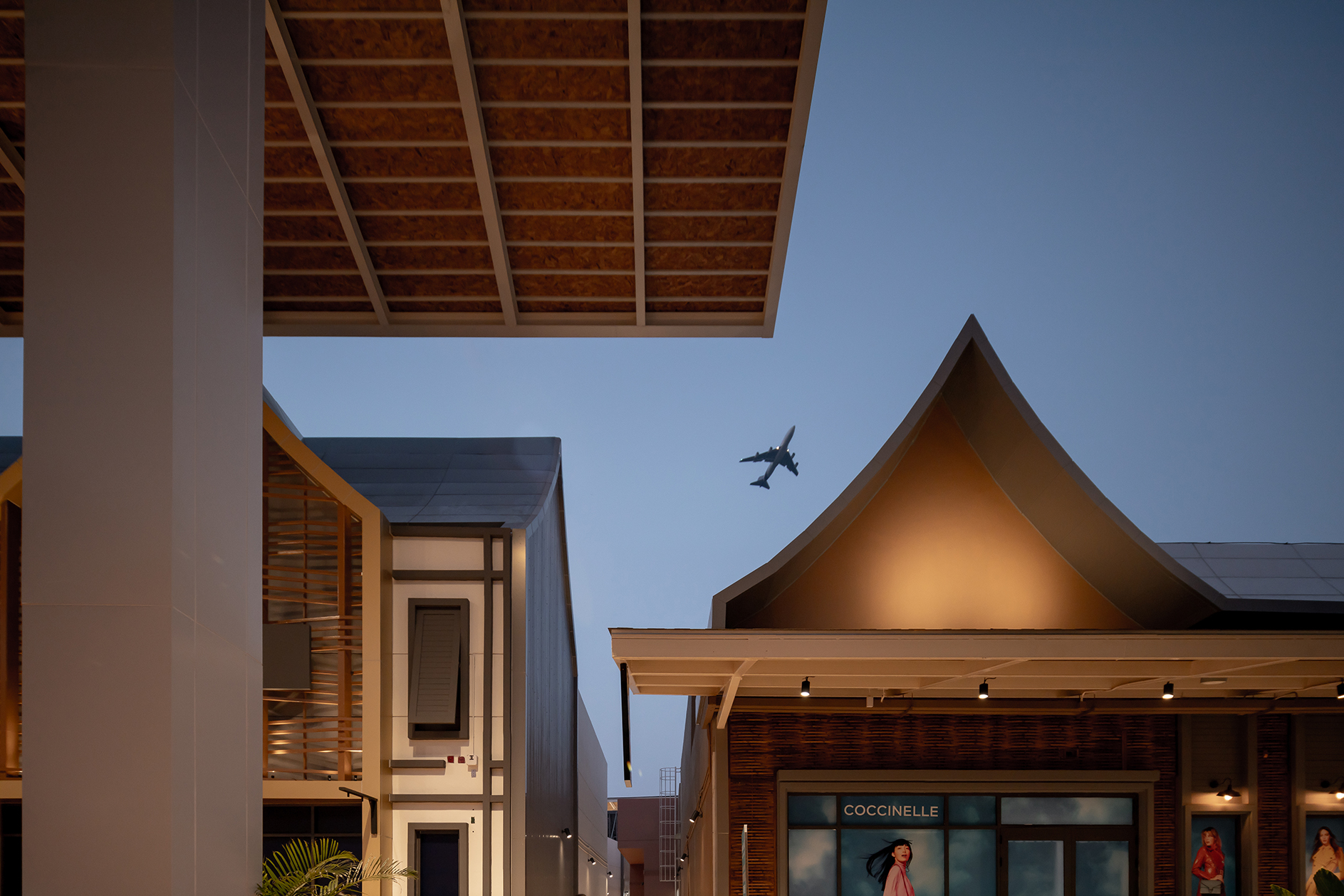 ยกระดับธุรกิจของคุณ ด้วยออฟฟิศสุดพรีเมียม ทำเลศักยภาพ ใกล้สนามบินสุวรรณภูมิ ที่ "เซ็นทรัล วิลเลจ - ลักชัวรี่ เอาท์เล็ต กรุงเทพฯ | Central Village - Bangkok Luxury Outlet."