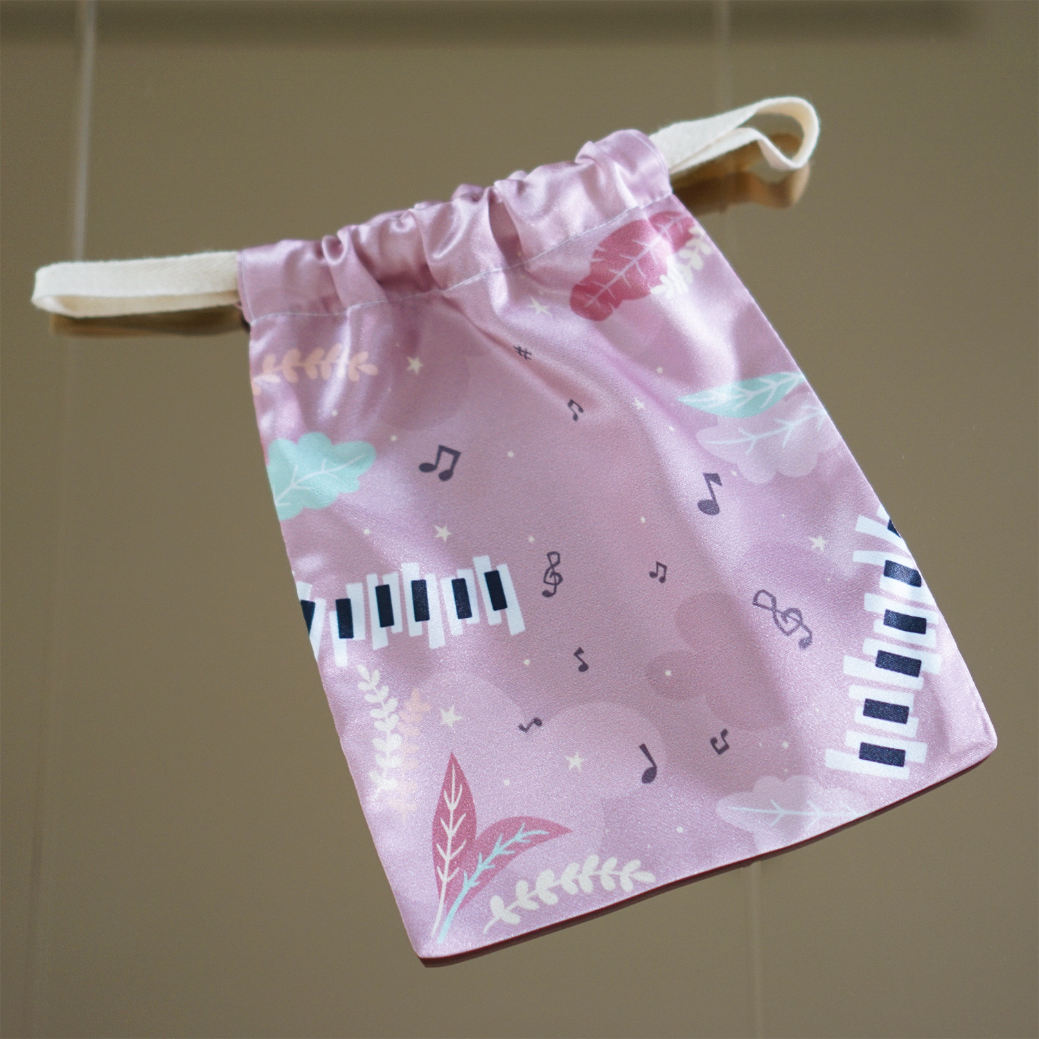 ผ้าคลุมให้นม สั่งทำใส่ชือ ลาย Piano - Pink