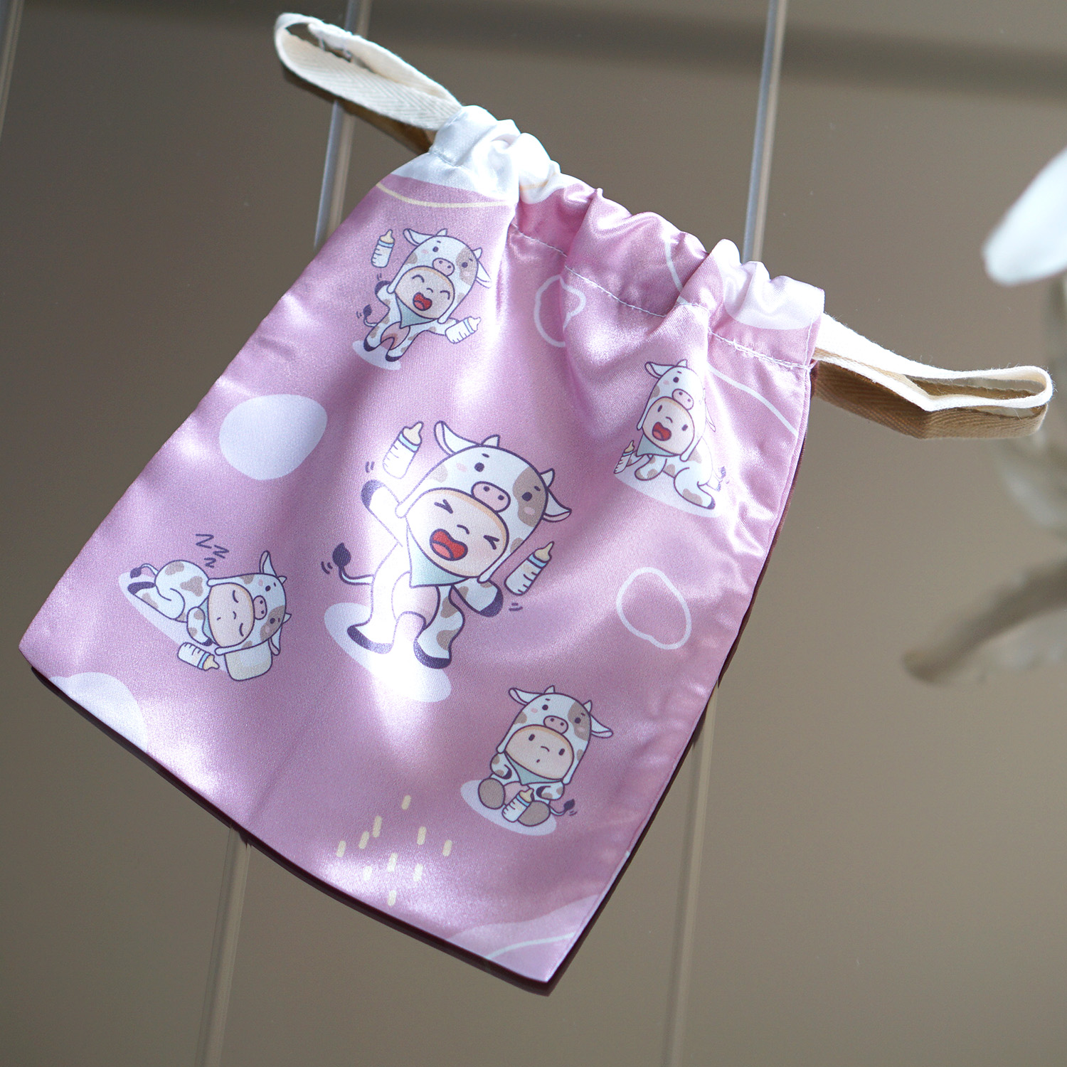 ถุงผ้าซาติน ลาย Cow 2 - Pink