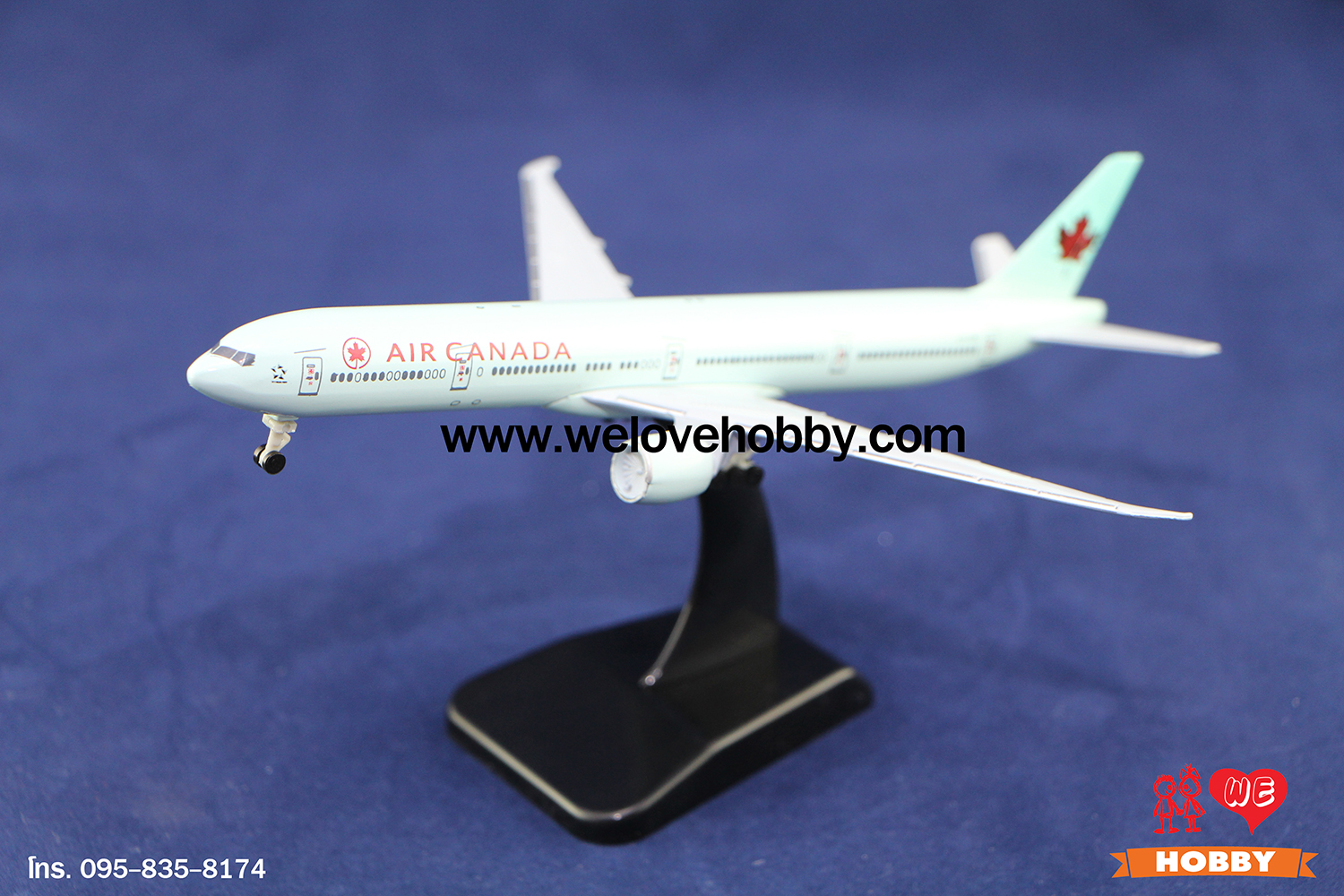โมเดลเครื่องบิน Air Canada (Boeing 777) แคนาดา ไซส์กลาง แบบมีล้อเครื่องบิน (1:400)