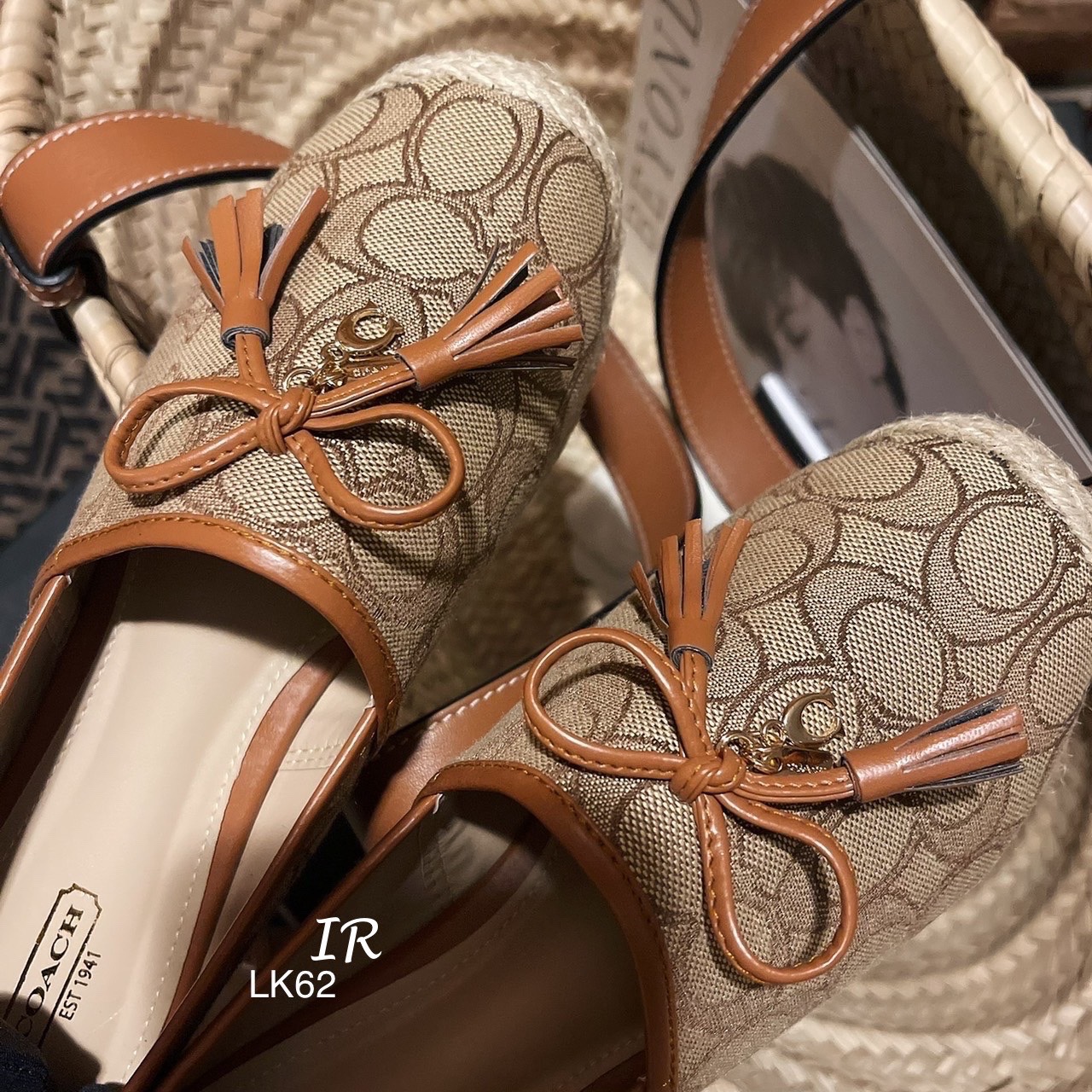 รองเท้าคัทชูทรงสวมสไตล์ Coach (สีน้ำตาล)