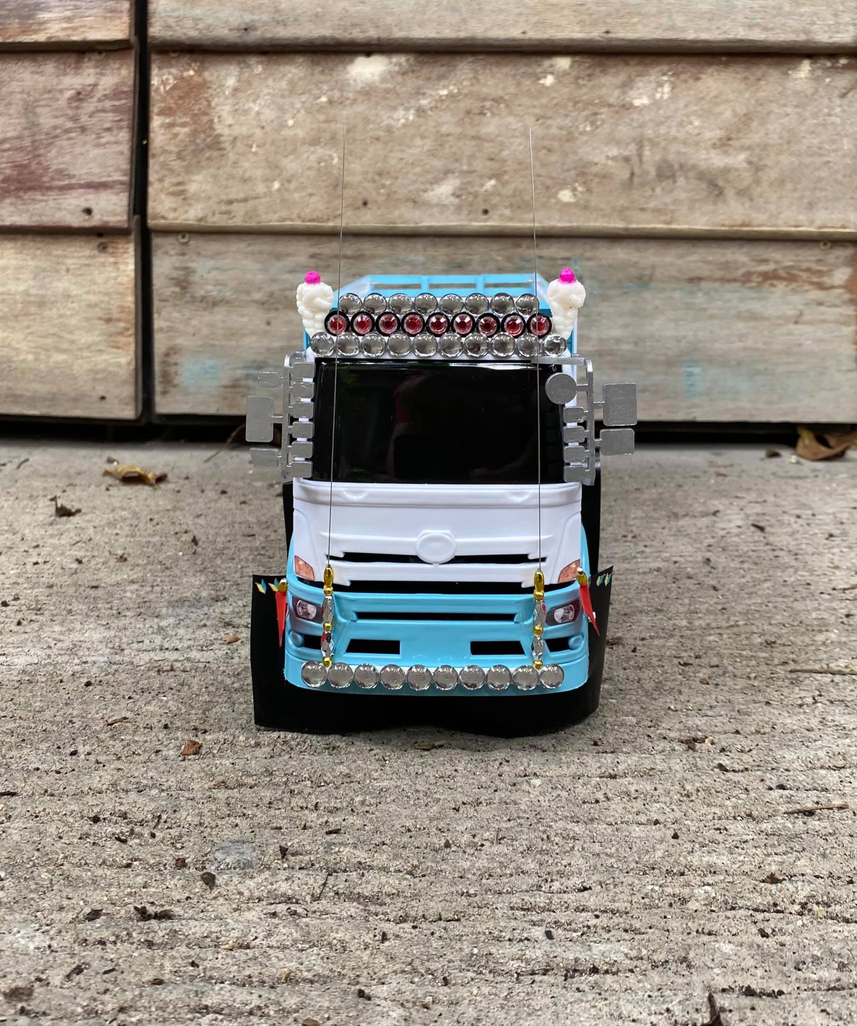 รถดั๊มพ์แต่ง สีขาวฟ้า Sky Blue สำเนา