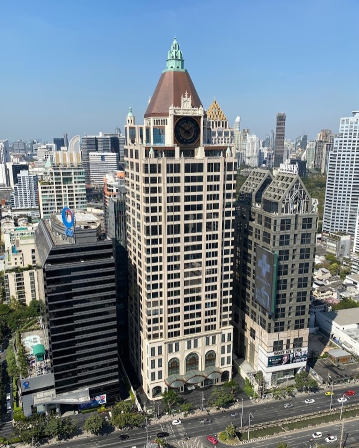 อาคารสำนักงานโครนอส สาทร (Kronos Sathorn office building) สำนักงานให้เช่าย่านถนนสาทร พระราม 4 กรุงเทพฯ ใกล้สวนลุมพินี เพียง 700 เมตร