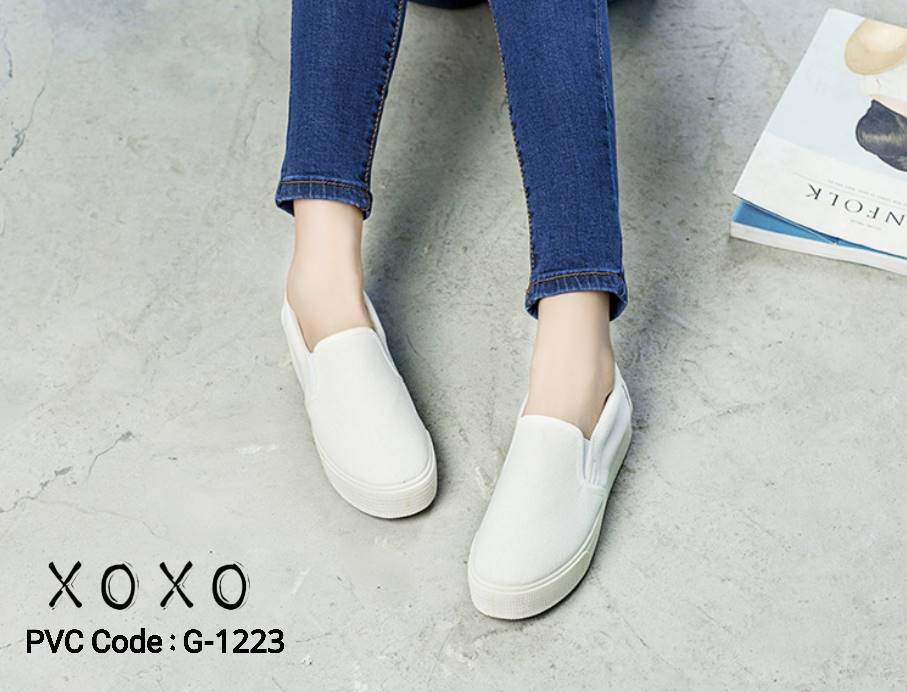 รองเท้าผ้าใบ Slip onขาวล้วน