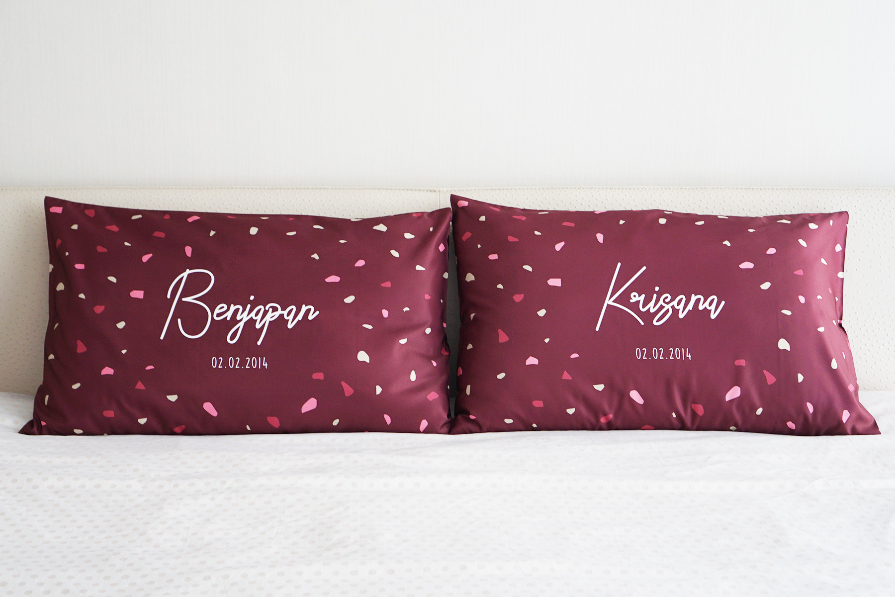 ปลอกหมอนหนุนคู่ พิมพ์ลายเต็มผืน Terrazzo - Burgundy