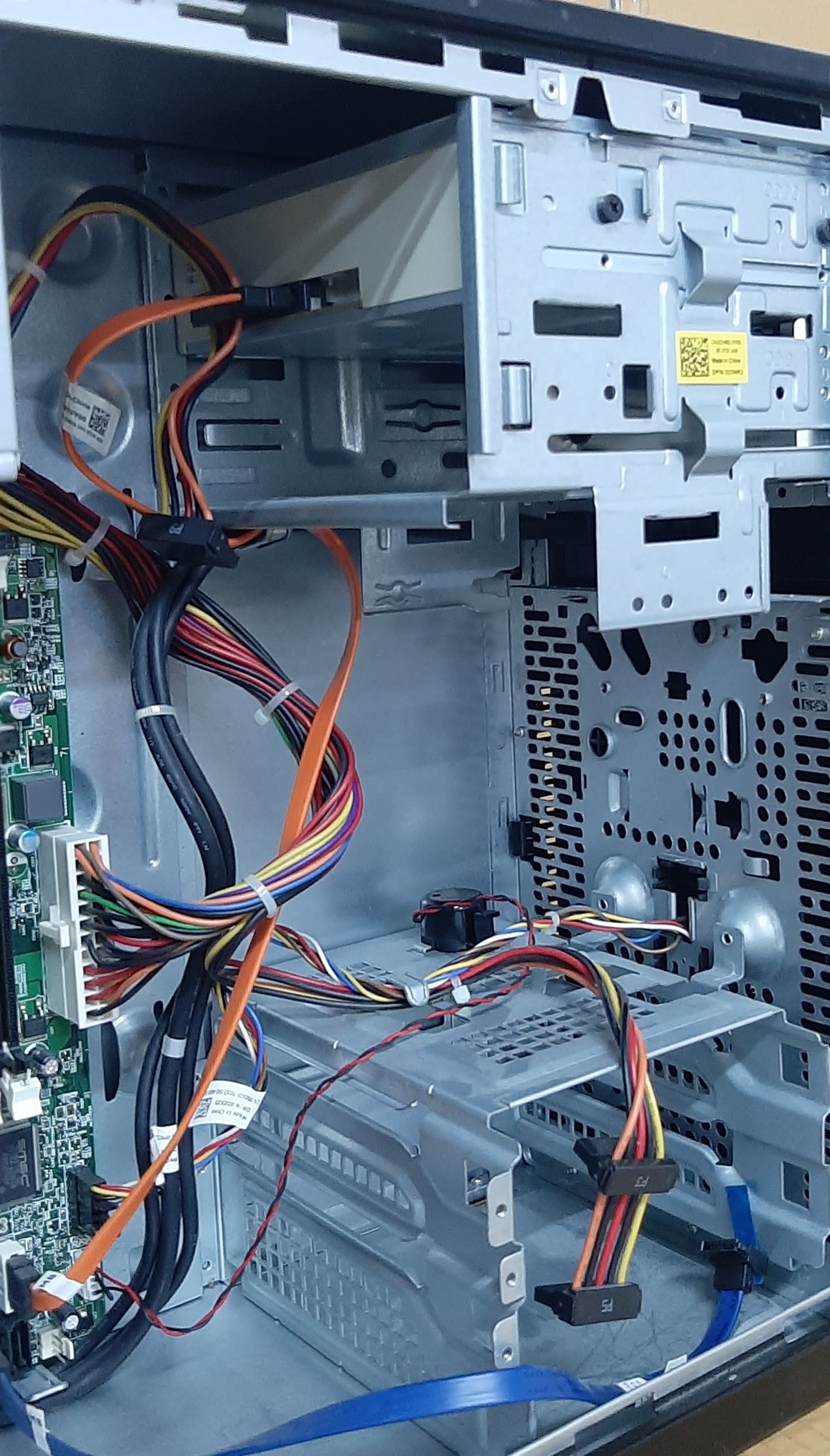 คอมพิวเตอร์ตั้งโต๊ะมือสอง สภาพดี Dell Vostro 260 MT (เครื่องเปล่า) รองรับ CPU Gen2 i3 i5 i7 Ram DDR3 ประกันร้าน 1 เดือน