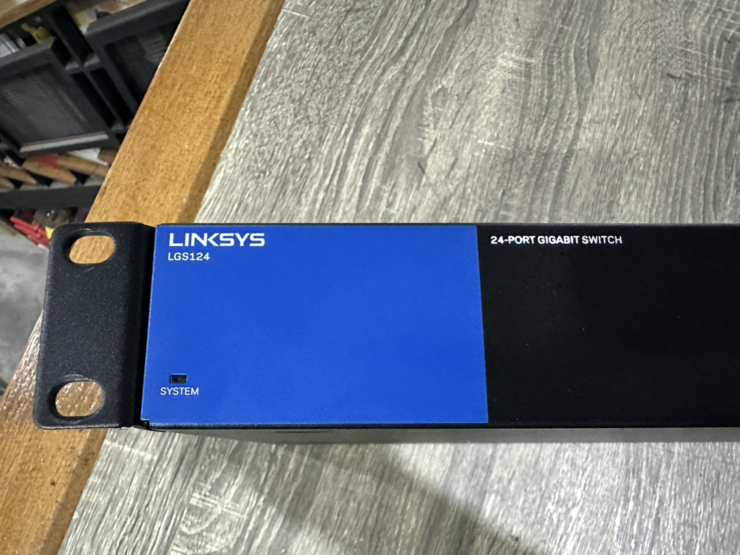 Switch Linksys LGS124 - 24 Ports 10/100/1000 Mbps Unmanaged Desktop Gigabit Switch, Metal case (Rack Mount