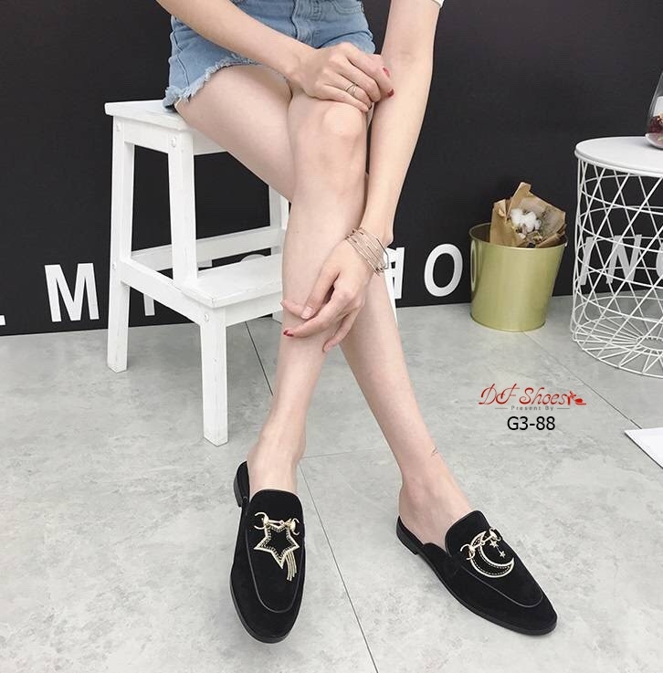 รองเท้าโลฟเฟอร์ปักลาย (สีกากี)