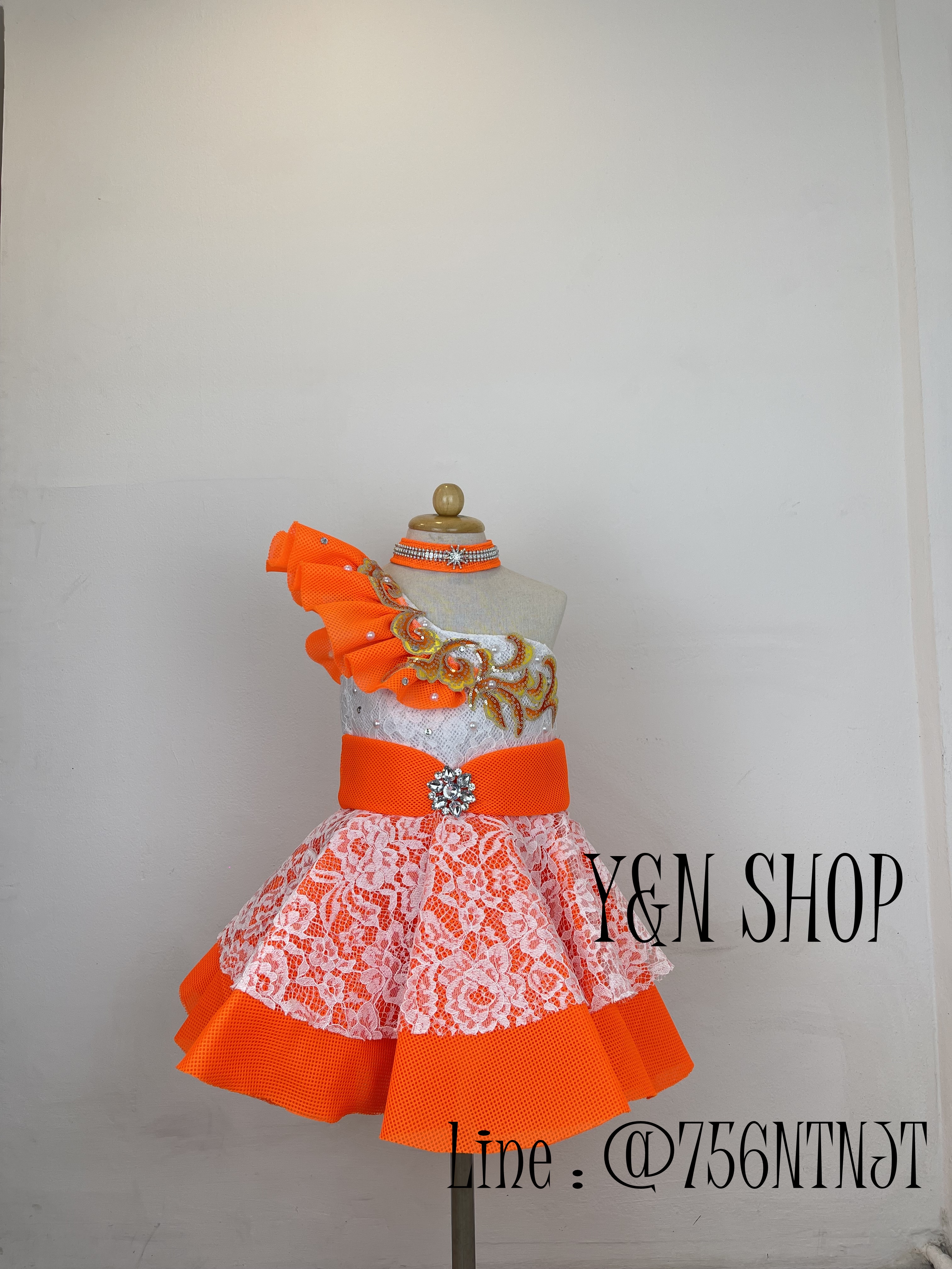 Y&NShop ชุดดรัมเมเยอร์ ชุดเชียร์ลีดเดอร์ เด็กผู้หญิงอนุบาล-ประถมต้น แบบชุดไหล่เคร์ป ลูกไม้ขาว