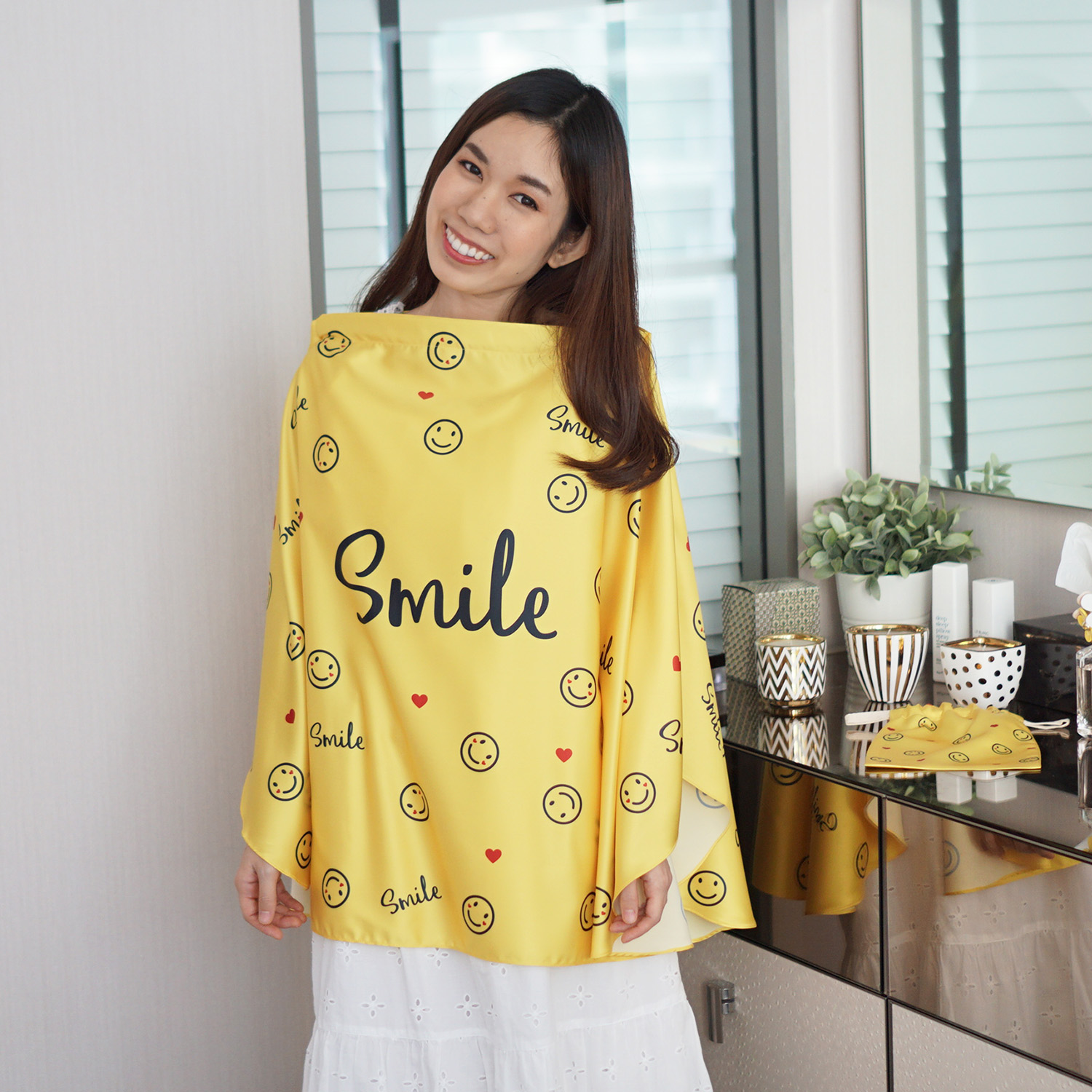 ผ้าคลุมให้นม สั่งทำใส่ชือ ลาย Smiley - Yellow