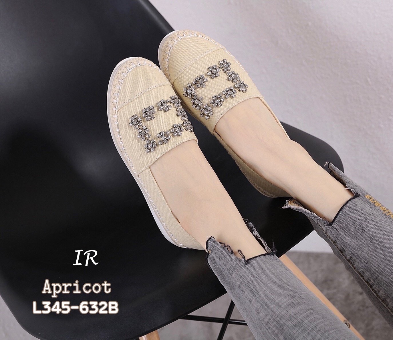 รองเท้าSlipperแคนวาสแต่งอะไหล่ (สีครีม)