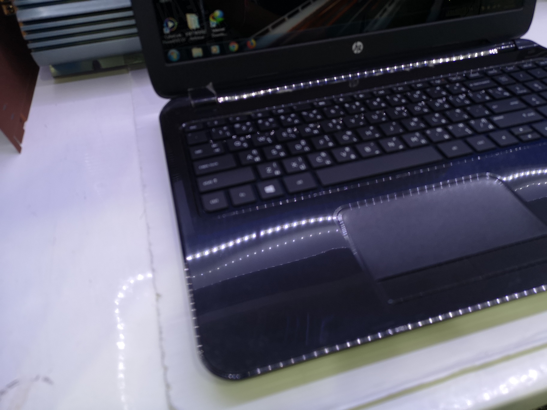 HP 15-r031ds มีตำหนิ