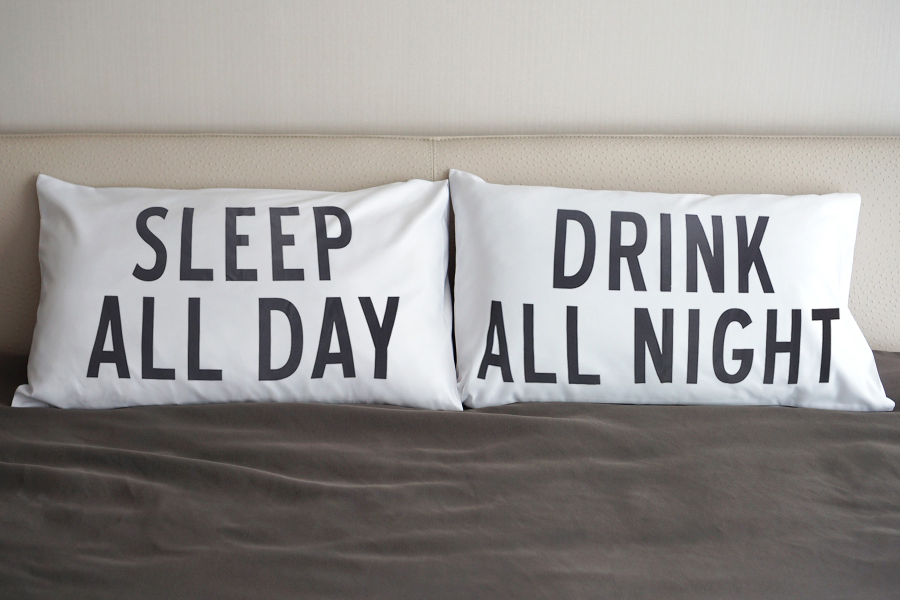 ปลอกหมอนคู่ Sleep & Drink สีขาว