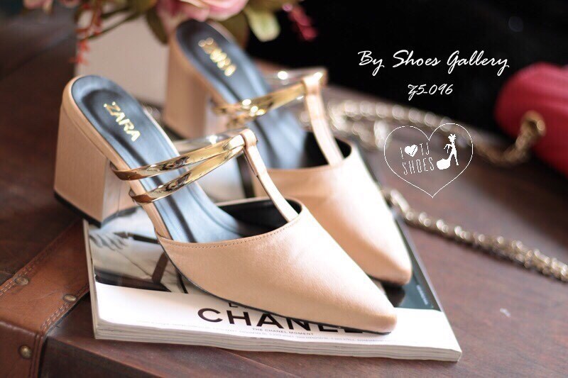 พร้อมส่ง : รองเท้า Zara ส้นตันคาดทอง (สีครีม)