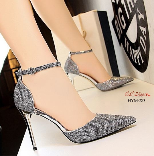รองเท้าคัทชูส้นสูงเมทัลลิครัดข้อ (สีเทา)