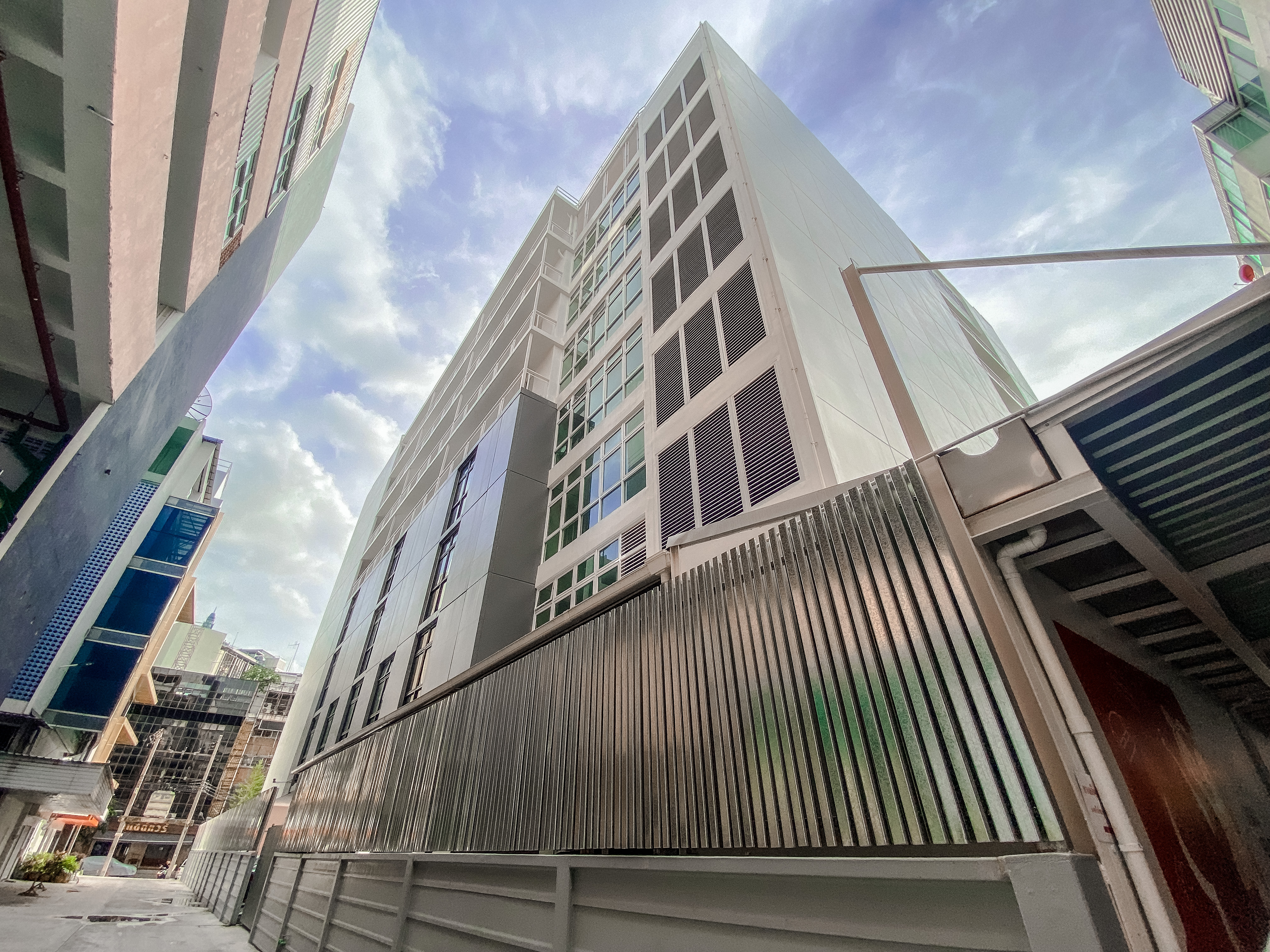 อาคารซิตี้ ลิงค์ ซี (City Link Building C) สำนักงานให้เช่าย่านประตูน้ำ กลางเมืองกรุงเทพฯ พร้อมมีพื้นที่เช่าเก็บของ