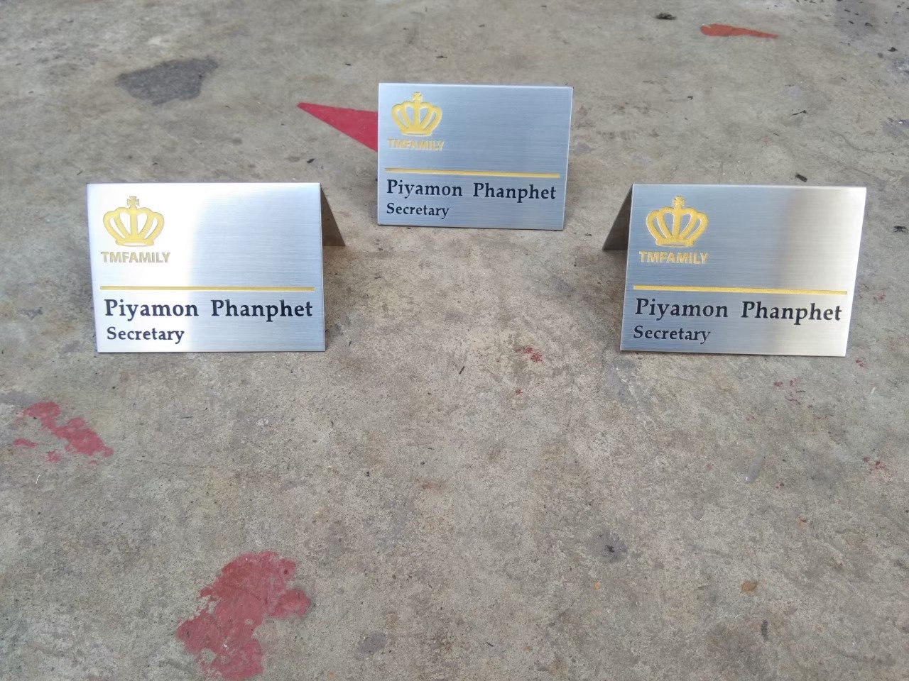 ป้ายสามเหลี่ยมพับ กัดกรด - สแตนเลสกัดกรด