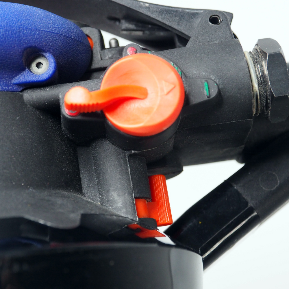 เครื่องขัดกระดาษทรายกลมขนาด 5 นิ้ว แบบดูดฝุ่น / TW-303S5BS