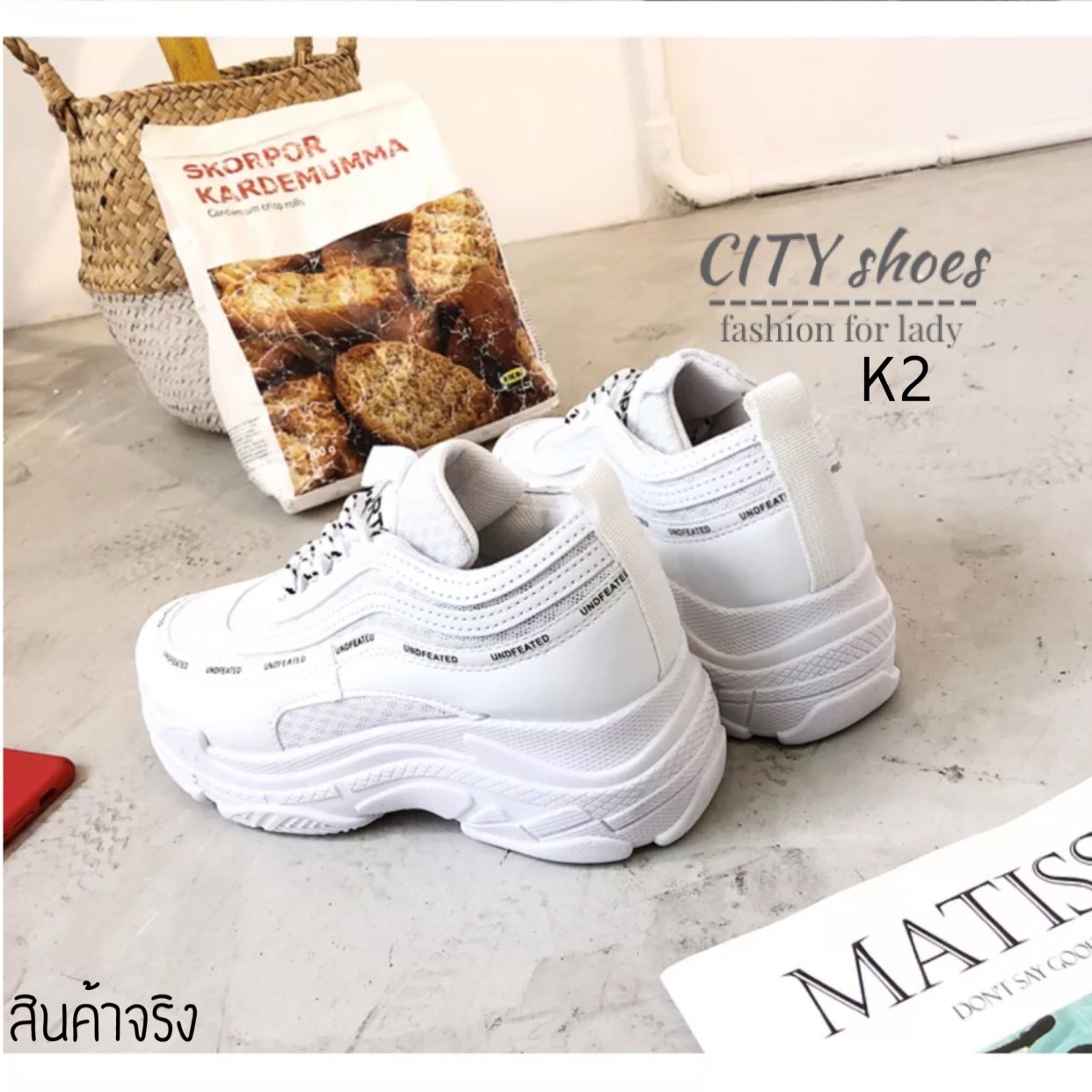 รองเท้าผ้าใบแฟชั่นทรง Sport แต่งลาย (สีขาว)
