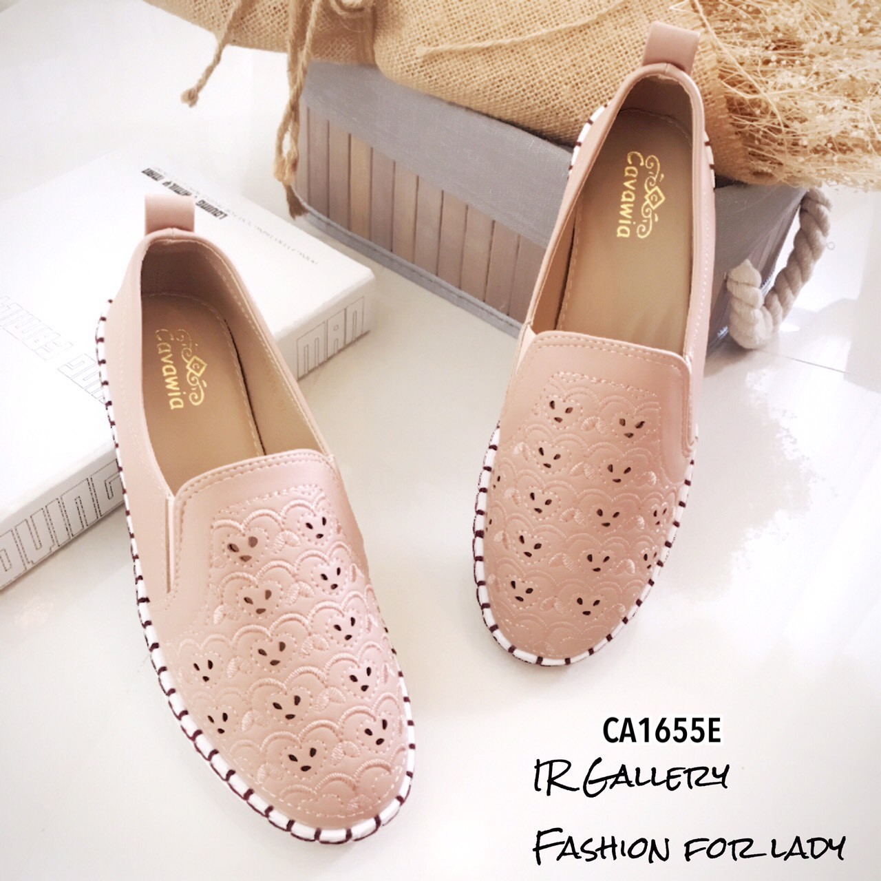 รองเท้าคัทชูฉลุลาย Style Cawavia (สีชมพู)