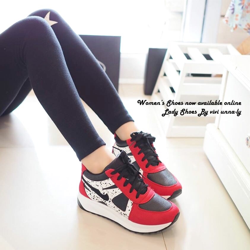 พร้อมส่ง : รองเท้าผ้าใบเสริมส้นทรงSport (สีดำ)