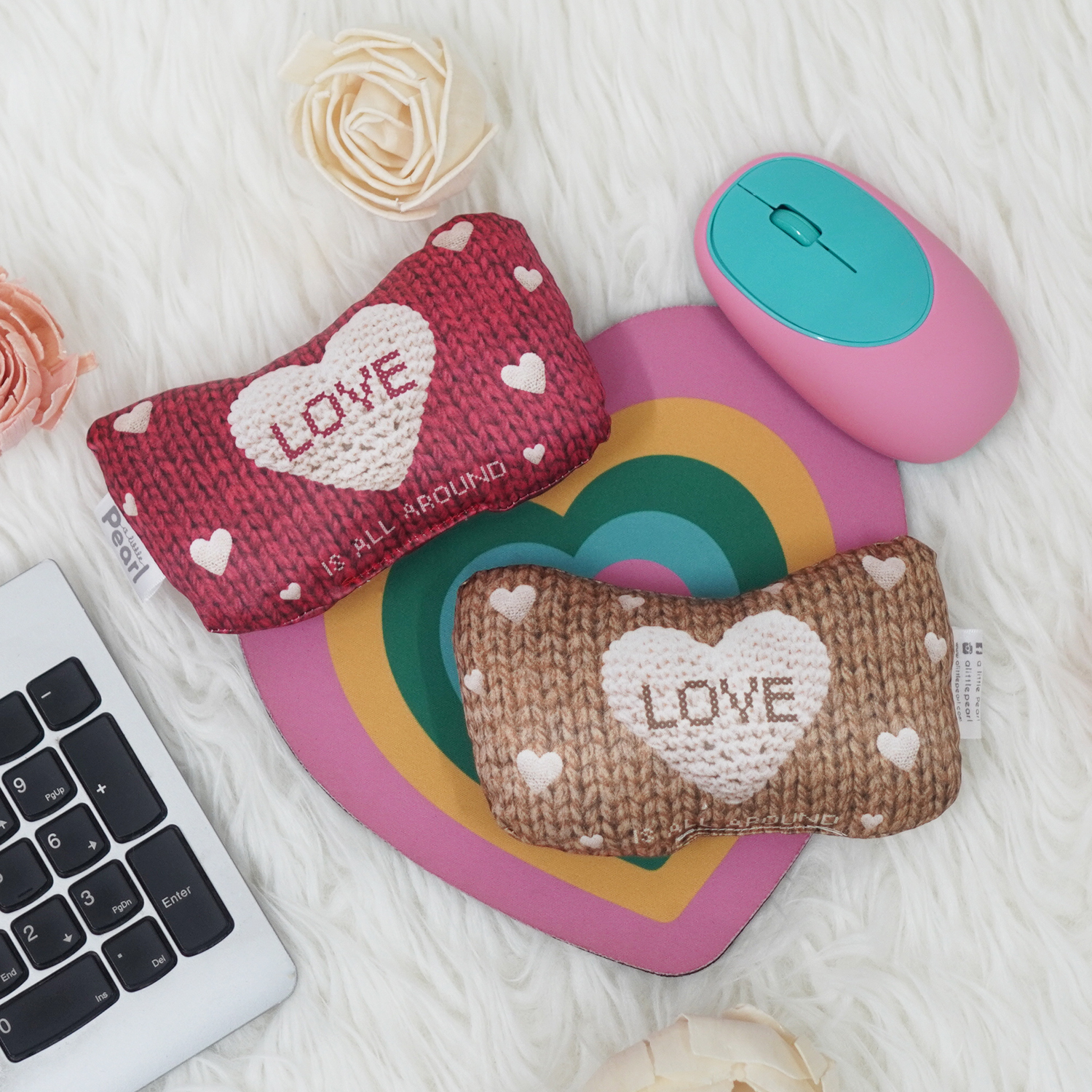หมอนรองข้อมือ ลาย Knitted Heart - Brown