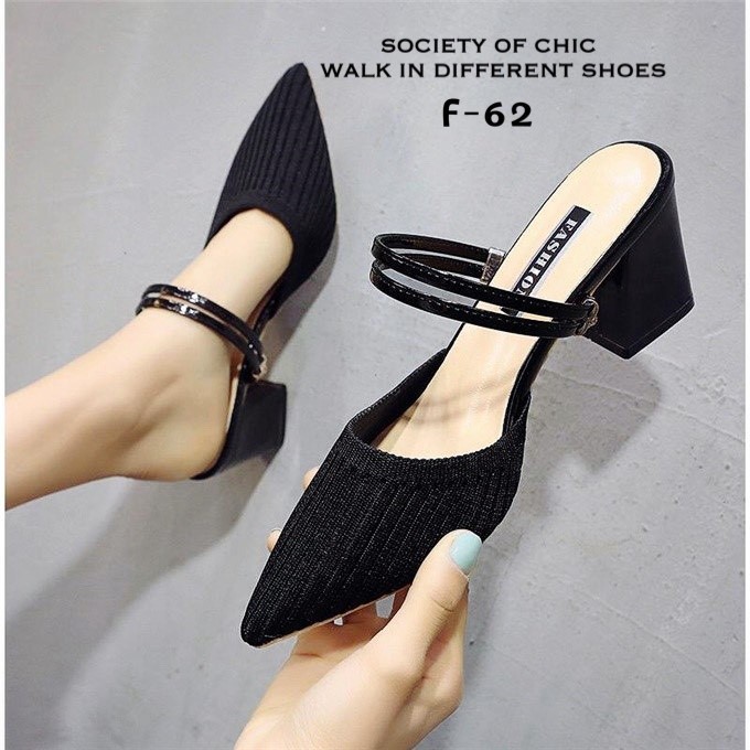 รองเท้าส้นเตี้ยสไตล์ Maxi (สีดำ)
