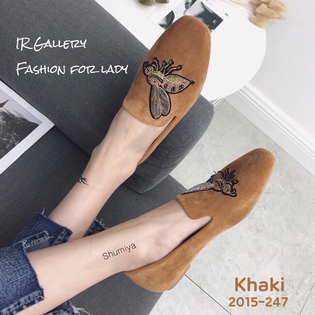 รองเท้าคัทชูส้นแบนปักลายผึ้ง (สีชมพู)